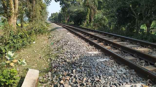 পাবনার ভাঙ্গুড়ায় ট্রেনের ধাক্কায় বৃদ্ধার মৃত্যু