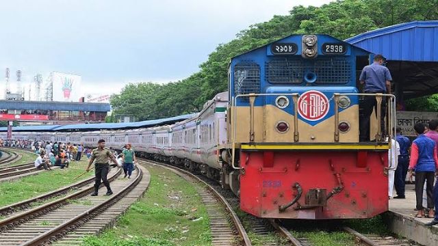 ৯ ঘণ্টা পর রাজশাহীতে ফের ট্রেন চলাচল শুরু