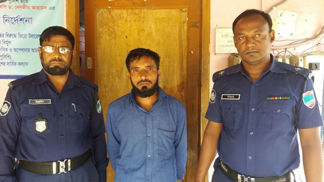 বাড়িতে একা পেয়ে মেয়েকে ধর্ষণ করে সৎ বাবা