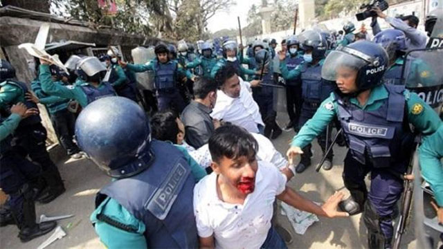 পুলিশের সঙ্গে সংঘর্ষ, ছাত্রদলের ১৩ জন রিমান্ডে