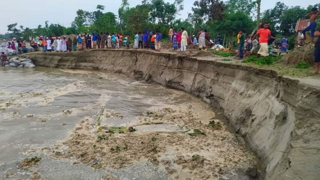 সিরাজগঞ্জে যমুনার পানি বৃদ্ধিতে বাড়ছে নদী ভাঙন