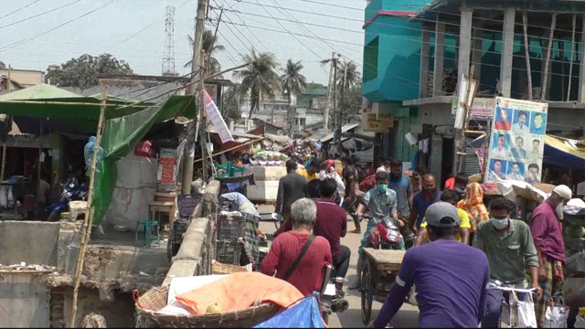 সাতক্ষীরায় চলছে ঢিলেঢালা লকডাউন