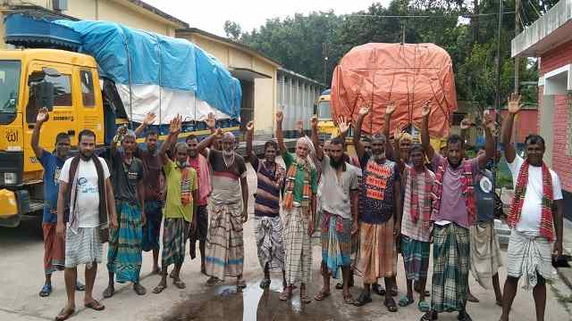 লোড-আনলোড অচলাবস্থা সৈয়দপুরে খাদ্য গুদাম শ্রমিকদের কর্মবিরতি