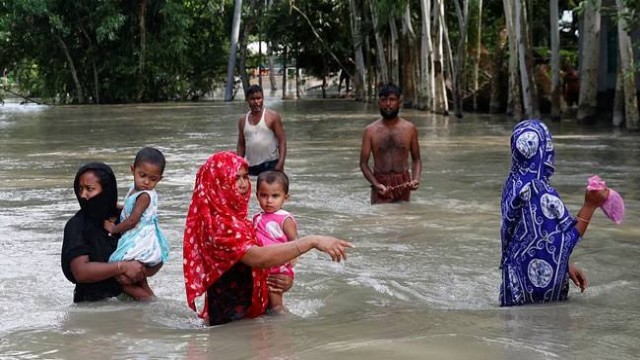 পানিতে ভাসছে সিলেট-সুনামগঞ্জ