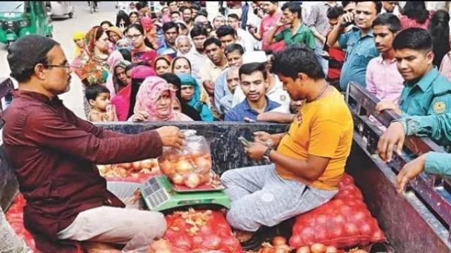 ফ্যামিলি কার্ডে টিসিবির পণ্য বিক্রি শুরু