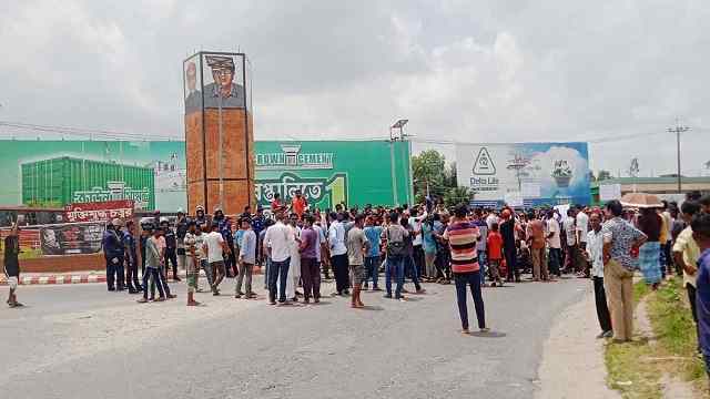 ৪ ঘণ্টা অবস্থানের পর মহাসড়ক ছাড়লেন চা-শ্রমিকরা