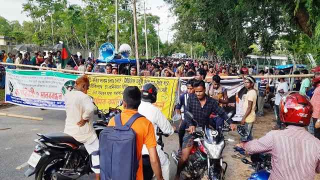 হবিগঞ্জ-শ্রীমঙ্গল সড়ক অবরোধ চা-শ্রমিকদের