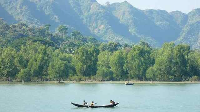 টেকনাফ সীমান্তে গোলাগুলির শব্দ