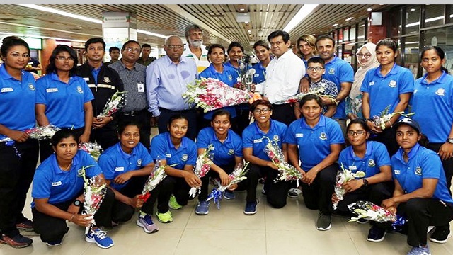 দেশে ফিরেছে বাংলাদেশ নারী ক্রিকেট দল