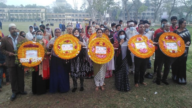 আমতলীতে শহীদ বেদীতে ভাষা শহীদদের প্রতি শ্রদ্ধা নিবেদন