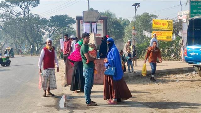 ব্রাহ্মণবাড়িয়ায় ১৪৪ ধারা জারি, দুর্ভোগে যাত্রীরা