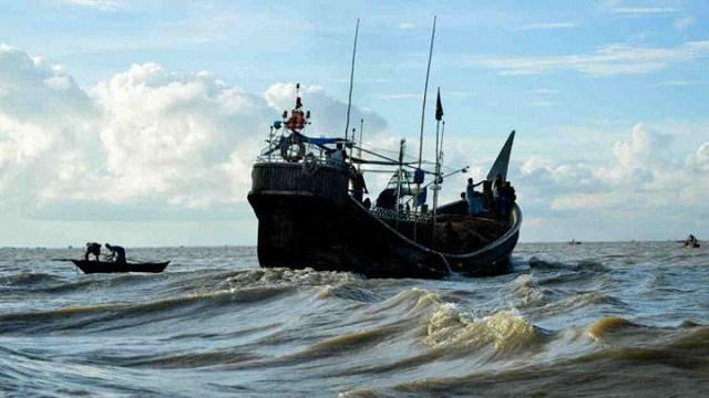 ট্রলারসহ বাংলাদেশি জেলেদের ফেরত দিল মিয়ানমার