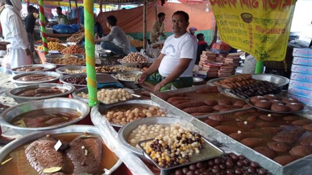 চলছে বগুড়ার ঐতিহ্যবাহী পোড়াদহ মেলা