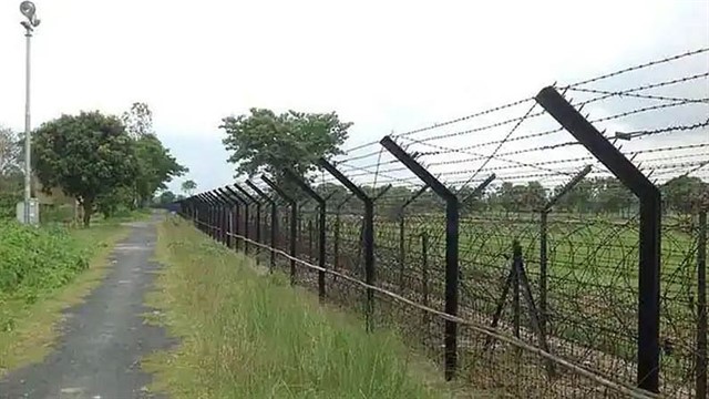 নো-ম্যান্স ল্যান্ডে পড়ে আছে বিএসএফের গুলিতে নিহত যুবকের মরদেহ 