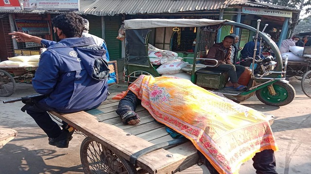 বালুবাহী ট্রাক্টরে চাকায় পিষ্ট মোটরসাইকেল আরোহী