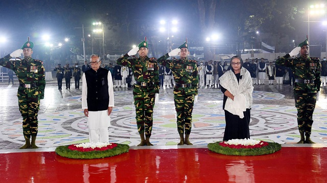 শহীদ মিনারে প্রধানমন্ত্রী ও রাষ্ট্রপতির শ্রদ্ধা