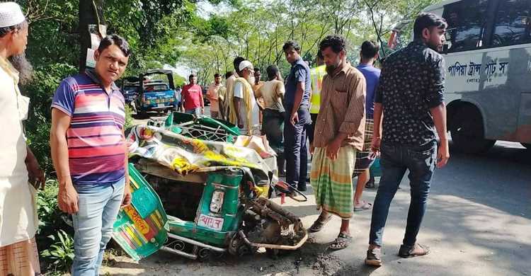 কুমিল্লায় বাস দুর্ঘটনা