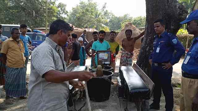 হিলি সিমান্তের নিকটবর্তী এলাকায় দুইটি মর্টার শেল উদ্ধার