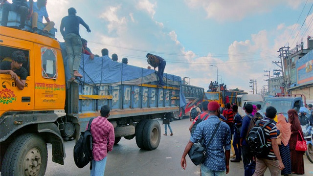 ঈদযাত্রায় শেষ ভরসা ট্রাক-পিকআপ, ভাড়া দ্বিগুণ