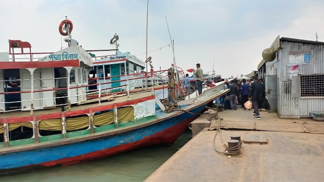 বৃষ্টিতে বাংলাবাজার-শিমুলিয়ায় লঞ্চ-স্পিডবোট বন্ধ