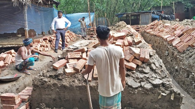 ফকিরহাটে ২৫ বীর নিবাসের গুণগত মান বজায় রাখতে প্রশাসনের তৎপরতা  