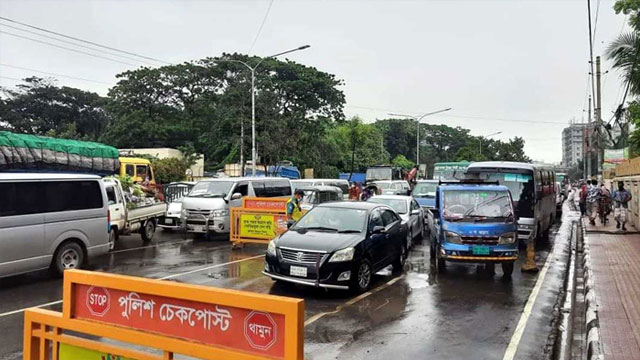 সড়কে বেড়েছে ব্যক্তিগত গাড়ি