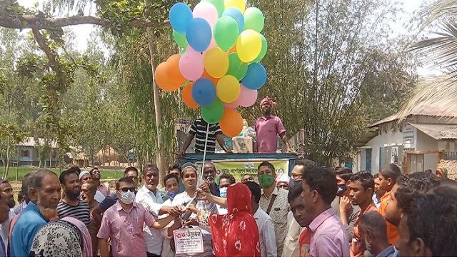 ঘোড়াঘাটে ফ্যামিলি কার্ডে টিসিবি’র পণ্য বিতরণের উদ্বোধন