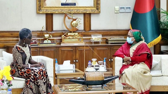 অ্যান্তইনেত মনসিও সায়েহ ও শেখ হাসিনা
