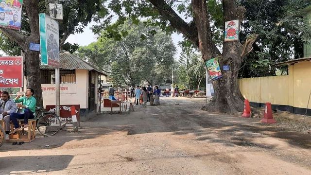 হিলি স্থলবন্দরে আমদানি রফতানি বন্ধ