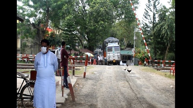 হিলি স্থলবন্দর দিয়ে আমদানি-রপ্তানি শুরু