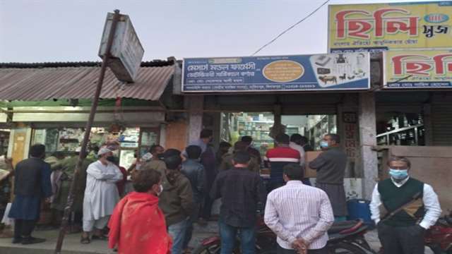 মেয়াদ উত্তীর্ণ ওষুধ খেয়ে ২৫ জোড়া কবুতরের মৃত্যু