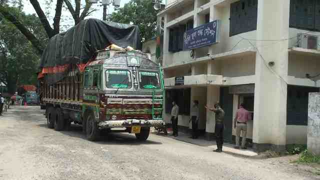 হিলি দিয়ে চাল আমদানি শুরু