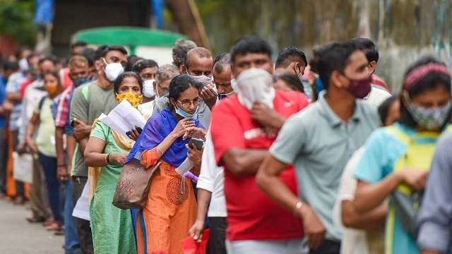 করোনার বিধিনিষেধ তুলে নিয়েছে পশ্চিমবঙ্গ