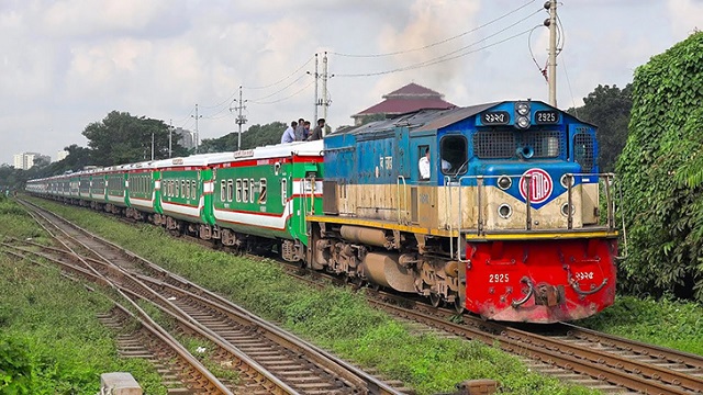 বিনা টিকিটে ট্রেন ভ্রমণ, ২৫২৮ যাত্রীকে জরিমানা