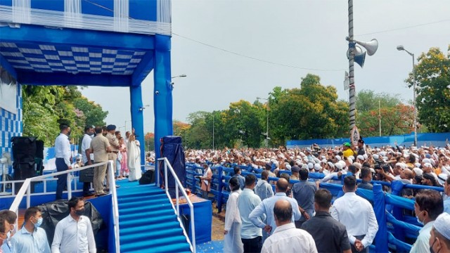 বৃষ্টি উপেক্ষা করে পশ্চিমবঙ্গে ঈদ জামাতে মুসল্লিদের ঢল