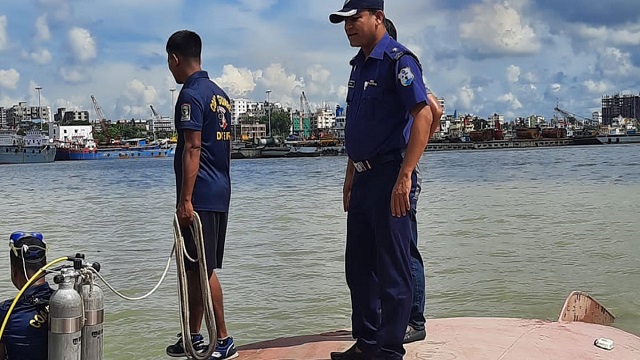 কর্ণফুলীতে ফিশিং ট্রলার ডুবে নিখোঁজ ৬