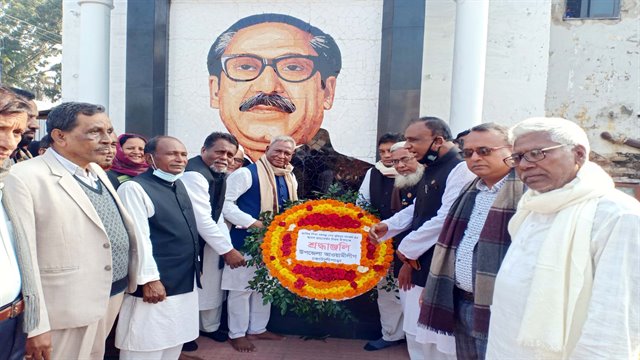 কোটালীপাড়ায় জাতির পিতার প্রতিকৃতিতে শ্রদ্ধা নিবেদন