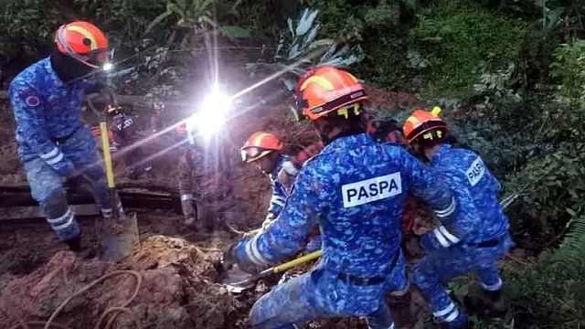 মালয়েশিয়ায় ভূমিধসে নিহত বেড়ে ৩০