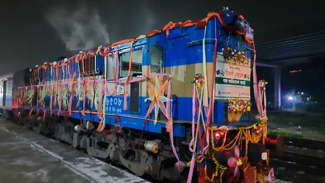 ১২ যাত্রী নিয়ে ঢাকায় পৌঁছেছে ‘মিতালী এক্সপ্রেস’