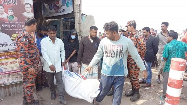 ফতুল্লায় ট্রলারডুবির ঘটনায় আরও তিন জনের মরদেহ উদ্ধার