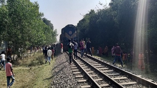 নীলফামারীতে ট্রেনে কাটা পড়ে শিশুসহ নিহত ৪ জন