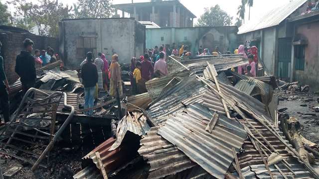 সৈয়দপুরে আগুনে পুড়ল ৯টি ঘর