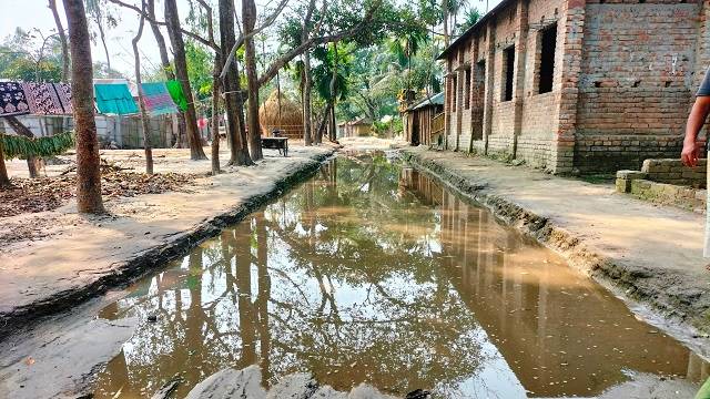 নীলফামারীতে রাস্তা নির্মাণ নিয়ে অনিশ্চয়তা, দুর্ভোগ