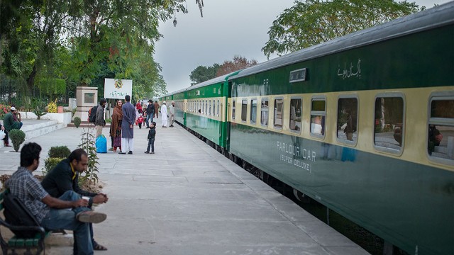 ঈদ উপলক্ষে পাকিস্তানে ট্রেনের ভাড়া কমলো ৩০ শতাংশ