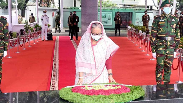 বঙ্গবন্ধুর প্রতিকৃতিতে প্রধানমন্ত্রীর শ্রদ্ধা