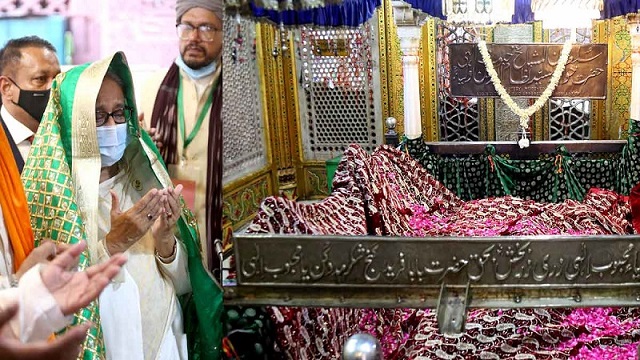নিজামউদ্দিন আউলিয়ার মাজার জিয়ারত করলেন প্রধানমন্ত্রী