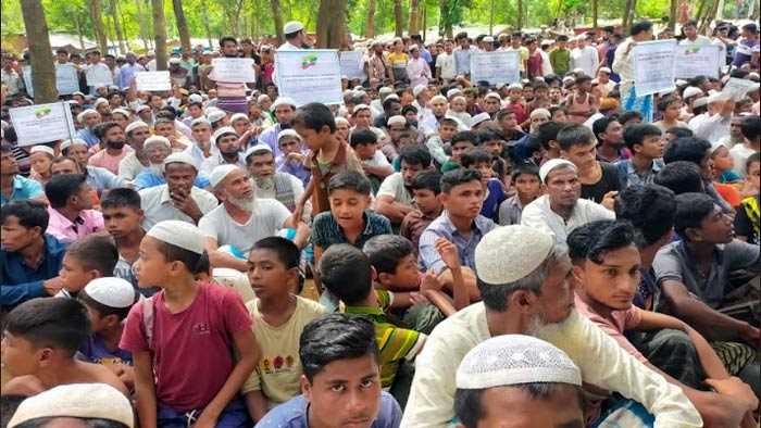 গণহত্যার বিচার ও প্রত্যাবাসন দাবিতে রোহিঙ্গা ক্যাম্পে সমাবেশ