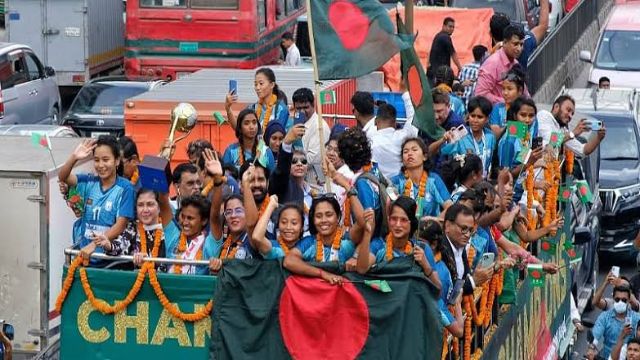 চ্যাম্পিয়ন নারী ফুটবলারদের পুরস্কার দেবেন প্রধানমন্ত্রী