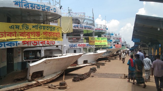 বরিশাল রুটে কমেছে লঞ্চের যাত্রী, ভোলা রুটে স্বাভাবিক