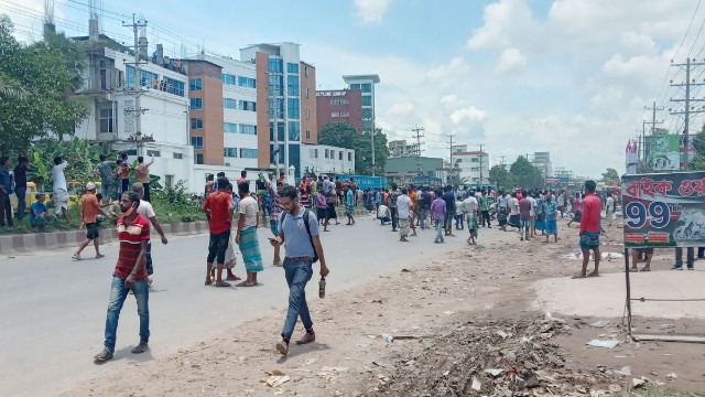 পুলিশের ওপর হামলার ঘটনায় ২৫ জনের বিরুদ্ধে মামলা